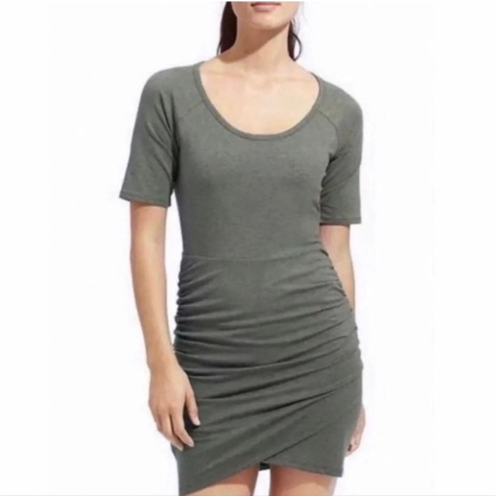 A28 Athleta Ruched T-Shirt Green Dress Scoop Neckline Short‎ Sleeve